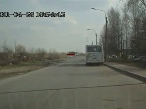 Пешеход переходит через дорогу/human(strangeworlds.at.ua)