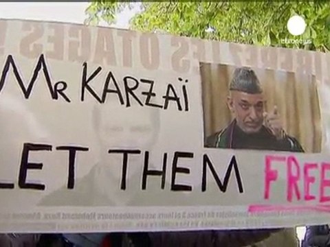 Francia: omaggio ai giornalisti prigionieri in Afghanistan