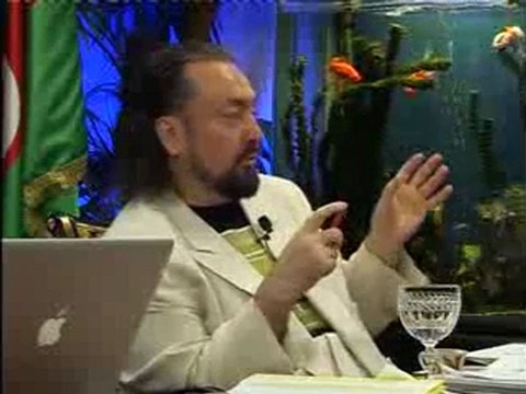 Allah Hz. Mehdi (as)'ı korumak içinde çeşit çeşit yöntem kullanıyor. Böylece şu kişi Mehdi'dir deyip üzerine saldırabilecekleri bir kişi bulamıyorlar