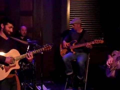 Les marionnettes de fabien Duclerc au café des anges de Strasbourg le 06mai 2011