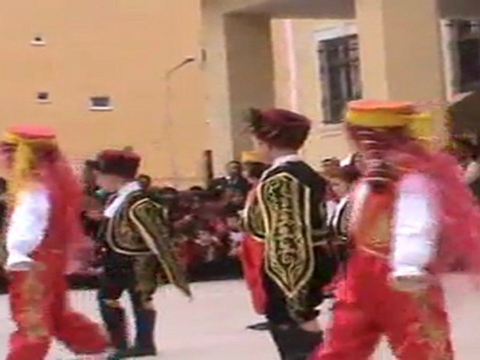 Sarkuysan İlköğretim Okulu Ana Sınıfı 23 Nisan Efeler -2011