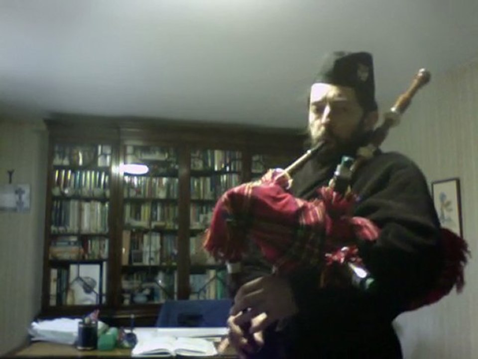 Réveil à la cornemuse dans le bureau anglais...