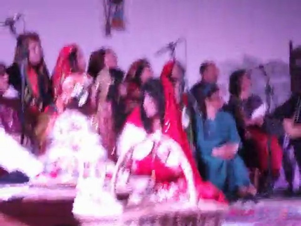 SEVİNÇ AKKAYA (12-05-2011 TURGUTLU BELEDİYESİ TÜRK HALK MÜZİĞİ KOROSU)