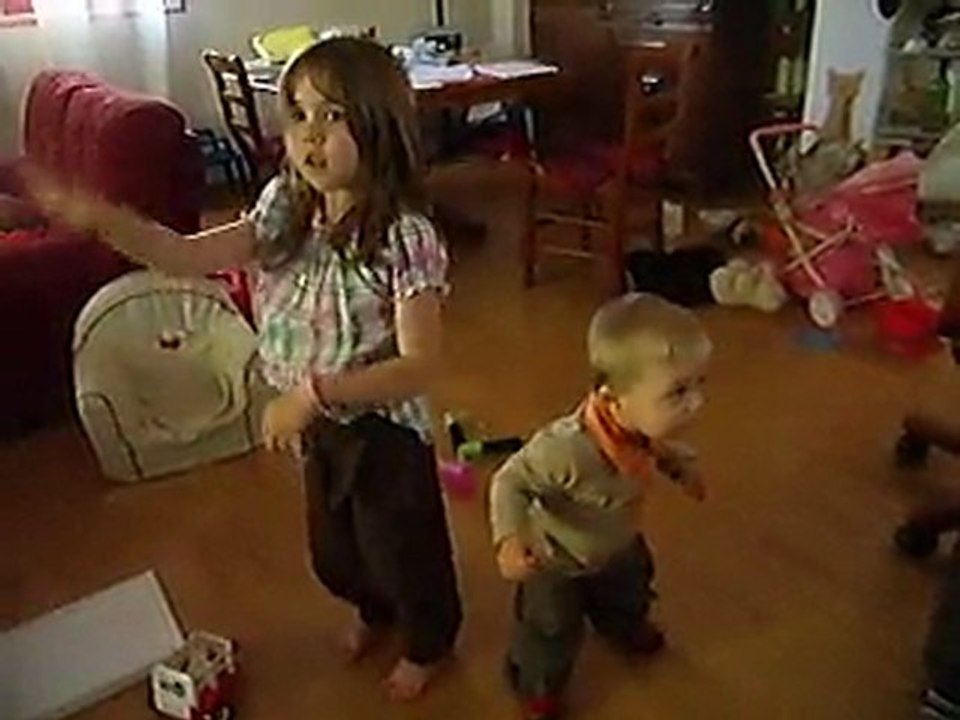 La macarena revue et revisitée par mes loulous