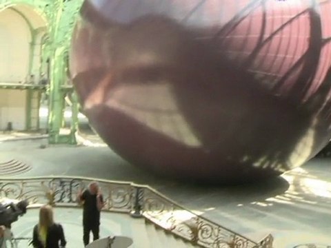 Arabic-Web-Anish Kapoor envahit le Grand Palais