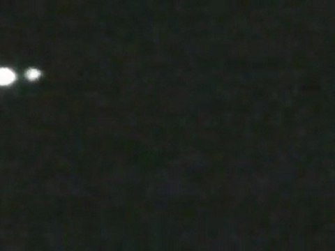 2 linked UFO lights over Connecticut May 2011 LUS