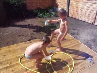 lucas et elsa bricolent