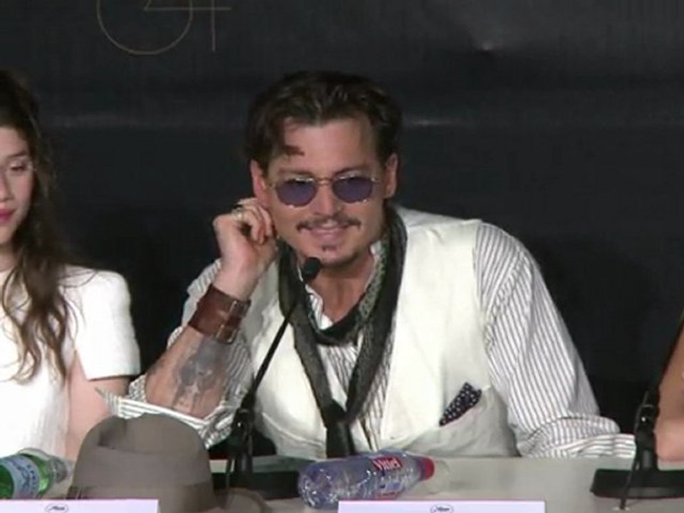 Cannes: Penelope Cruz et Johnny Depp enflamment les marches