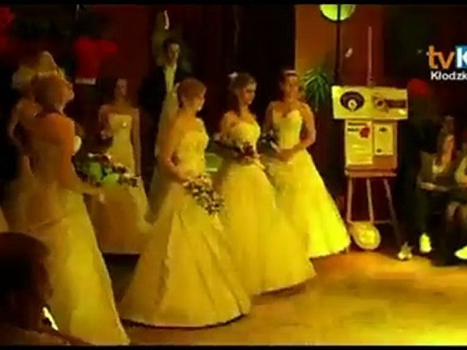 POKAZ MODY WIOSNA - LATO 2011