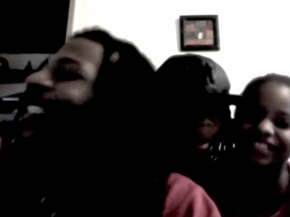 TIWONY avec ses enfants ELHOÎ et SHEDDAÎ en mode "CITÉ SOLEIL"