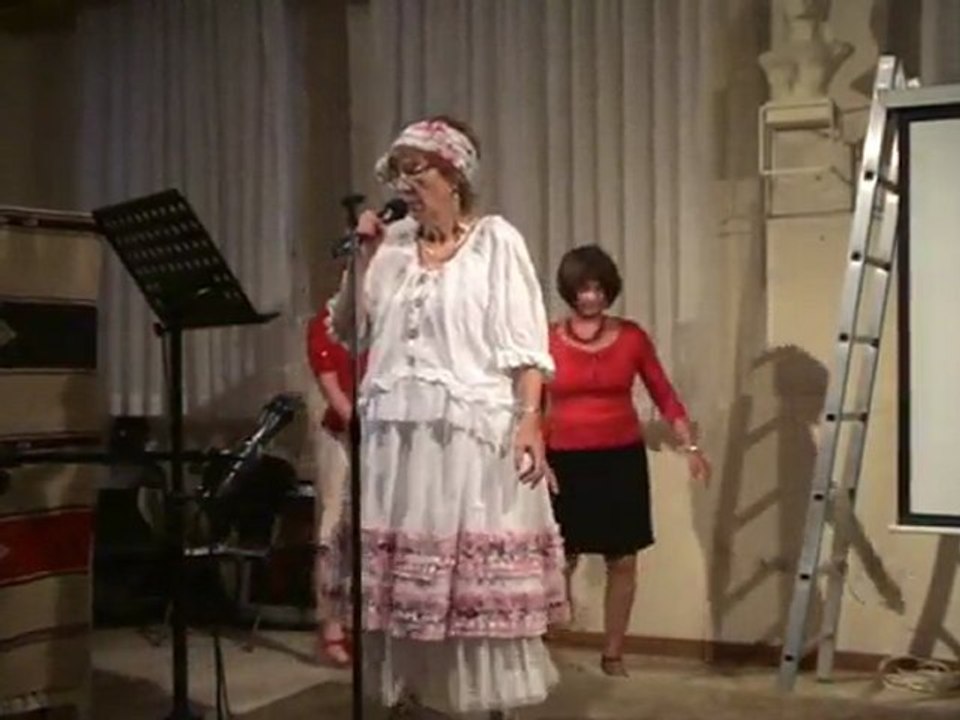 Annick chante : " Macumba ".