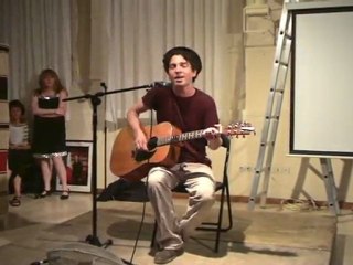 Henry interprète : " Losing my religion ".