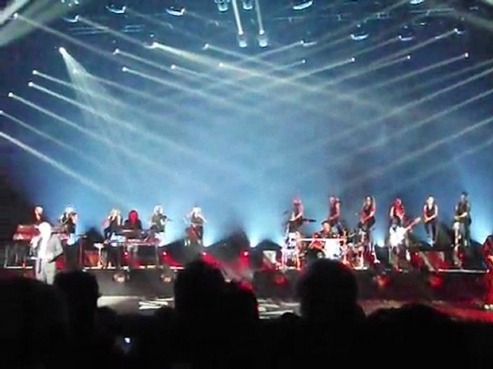 Un accident fin Sardou Palais des Sports 14 mai 2011