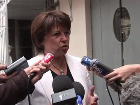 Les nouvelles qui nous parviennent de New York depuis cette nuit sonnent à l'évidence comme un coup de tonnerre. Je suis moi-même, comme tout le monde, totalement stupéfaite a dit Martine Aubry