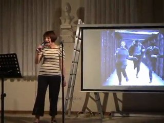 Jocelyne chante : " Le tourbillon de la vie ".