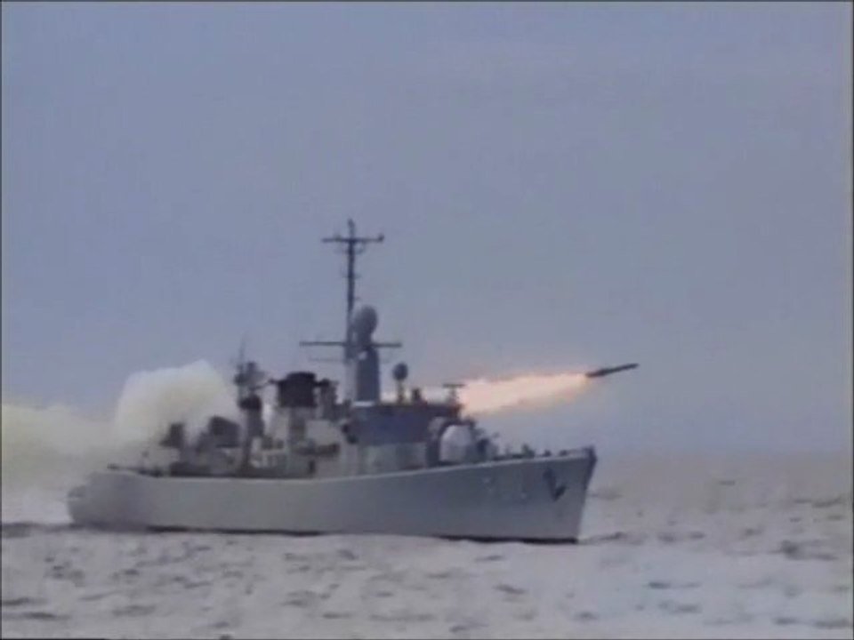 Frégate E71 de la classe Wielingen - Tir d'un Exocet MM38