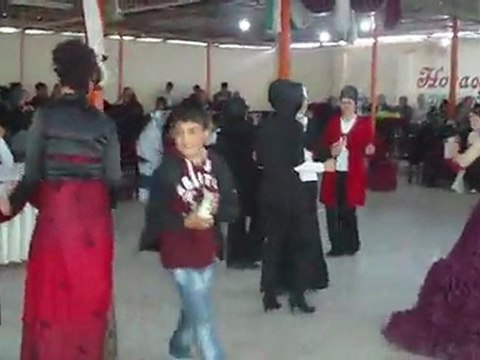 TUĞBA İLE AHMET-GİRİŞ DANS VE OYUN