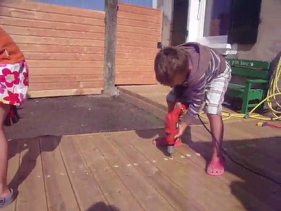 lucas et elsa bricolent pour de vrai