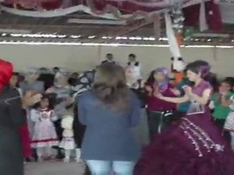 TUĞBA İLE AHMET-damat ve kız ın arkadaşları OYUN