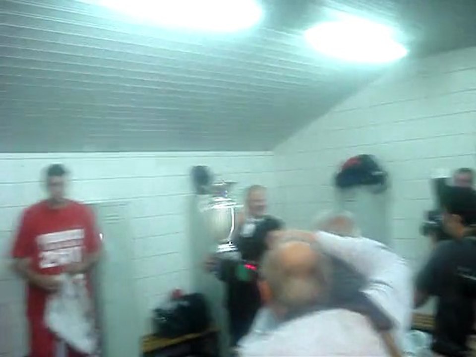 RedPlanet.gr - Πανηγυρισμοί στα αποδυτήρια (1)