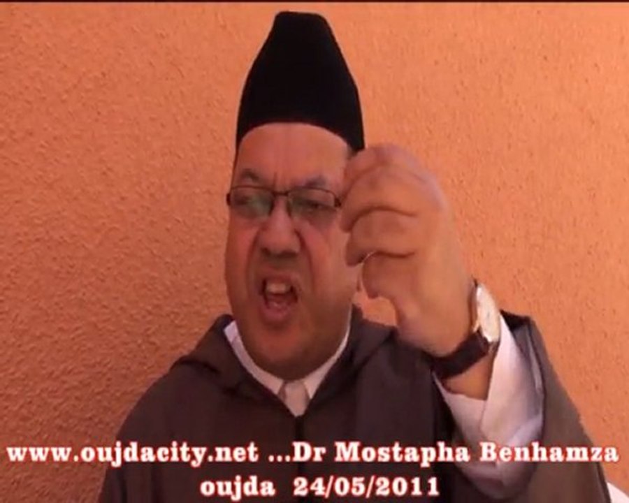 الدكتور مصطفى بنحمزة يرد على المحتجين على مركز الدراسات والبحوث الانسانية والاجتماعية  بوجدة