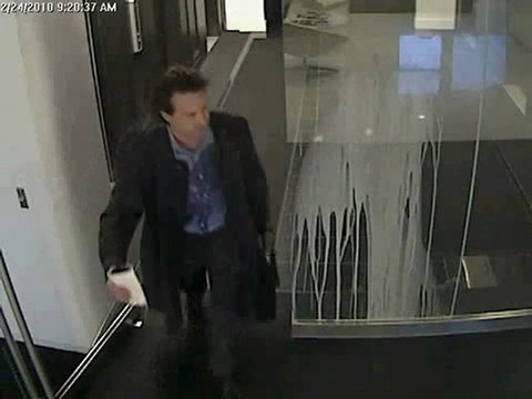 0340 - Régis renverse son café