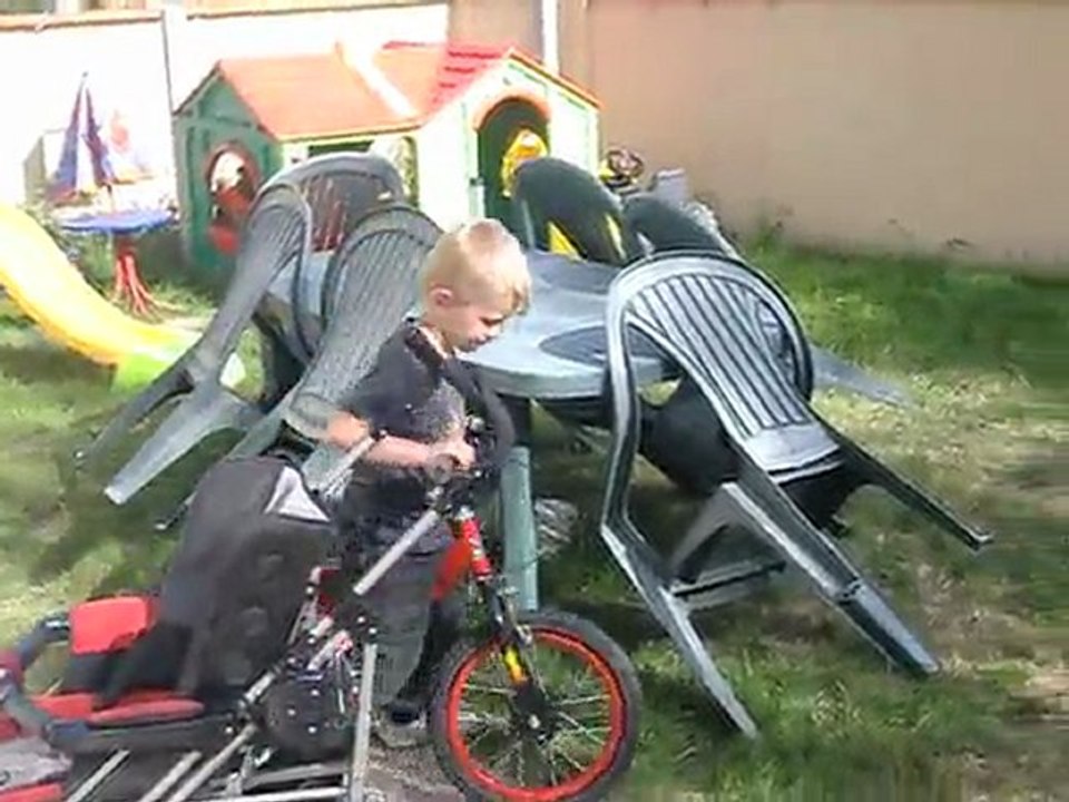Kilian a 2 mois de ses 5ans qui fais du vélo sans roulette