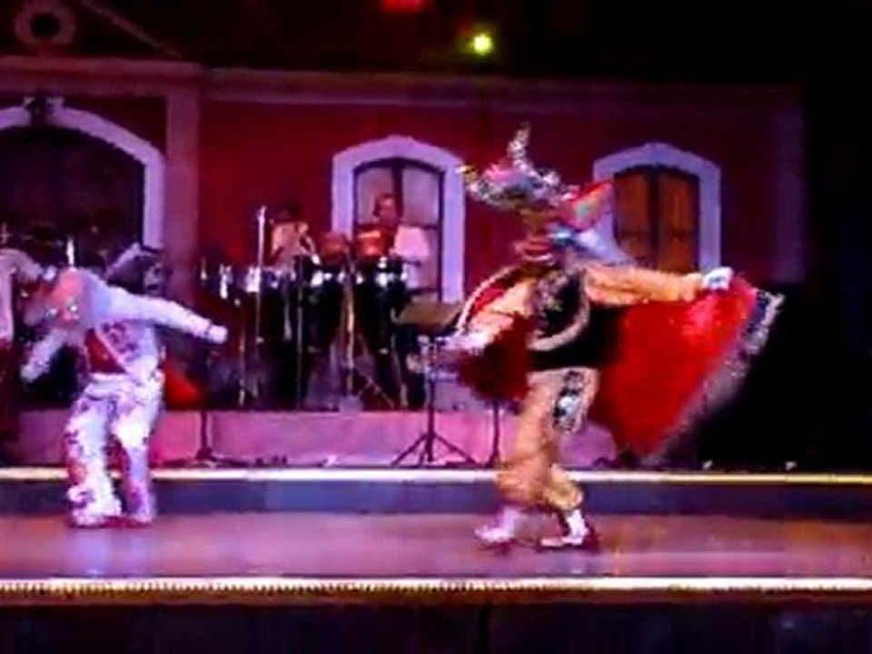 Danse typique chilienne proposée par le restaurant Los Buenos Muchachos à Santiago du Chili