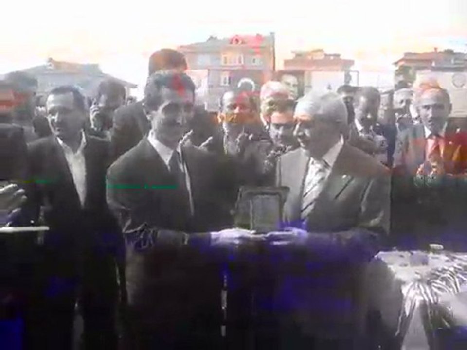 Vadi Federasyonu Başkanı Nihat Macit ve Ekrem Erdem'in  plaket töreni