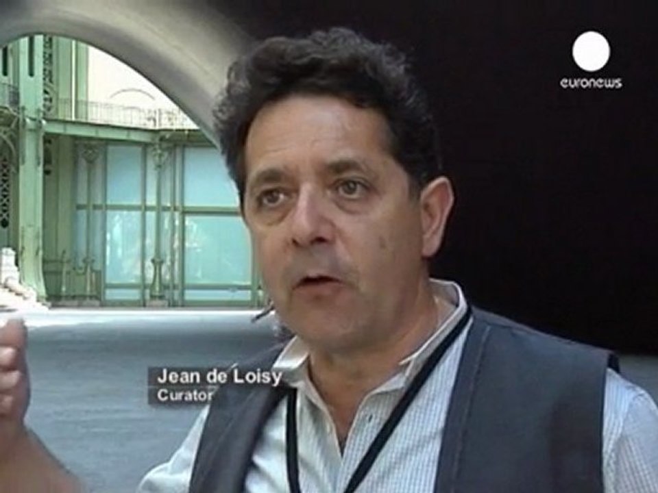 Anish Kapoor gargantuan work invades Grand Palais