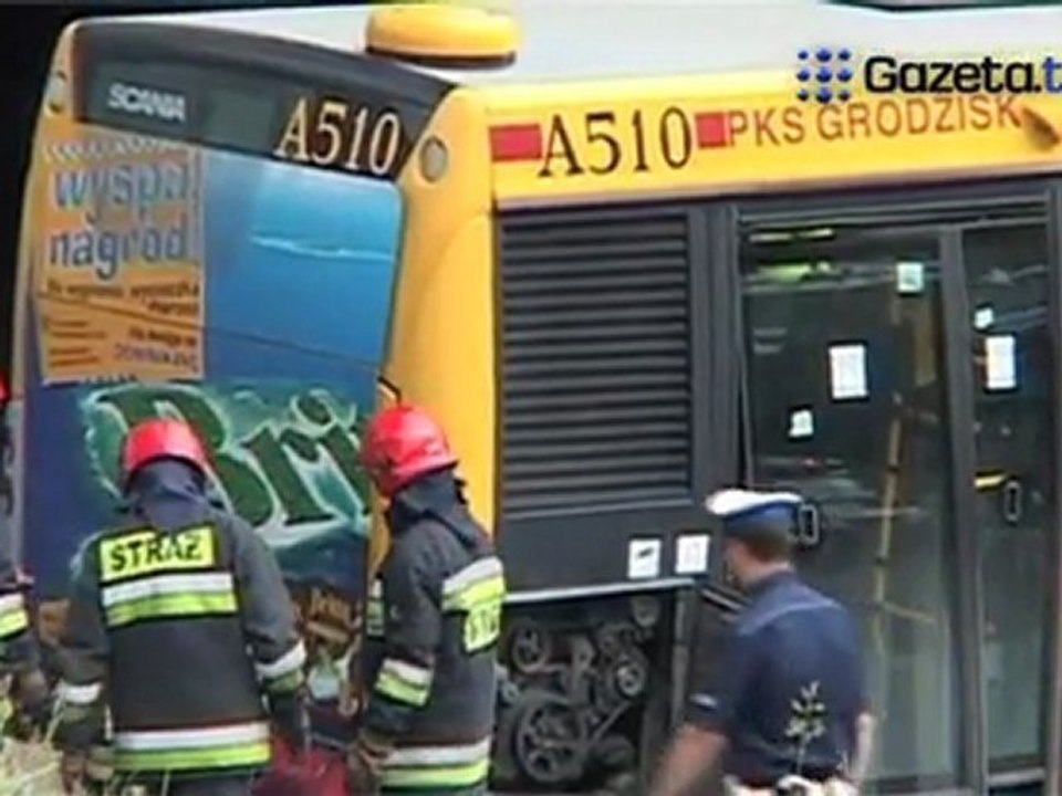 Autobus zjechał ze skarpy w Warszawie