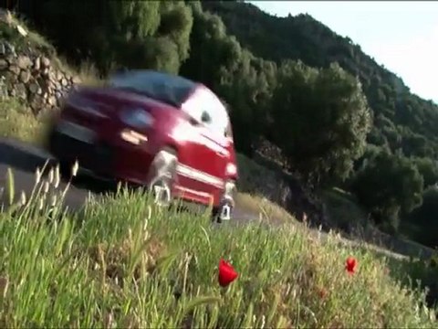 Virée sportive au volant de l'Abarth R3T sur les routes corses.