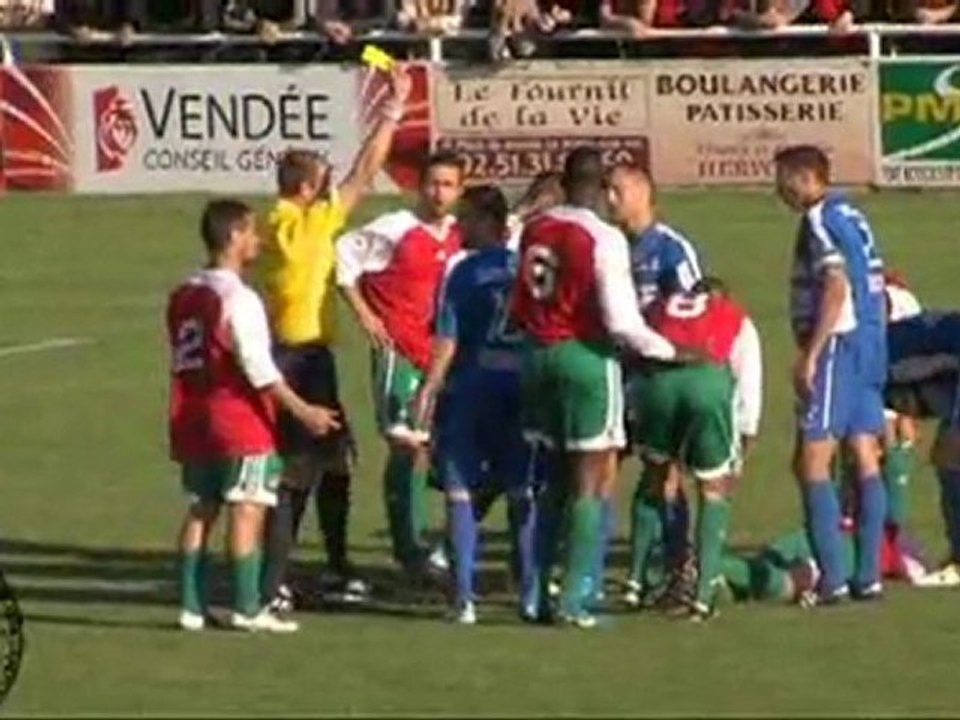 Foot CFA  : Le Poiré Sur Vie / Saint Pryvé (0 à 0)