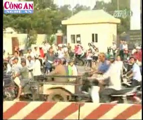 Xe khách Hoàng Long chửi bới công an