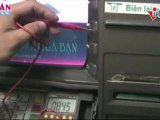 Máy ATM Vietcombank rò điện giật người