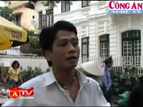 Lái xe dùng 'Cờ-lê' đánh cảnh sát