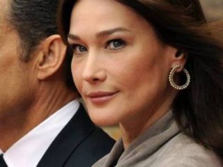 Le père de Sarkozy confirme la grossesse de Carla Bruni