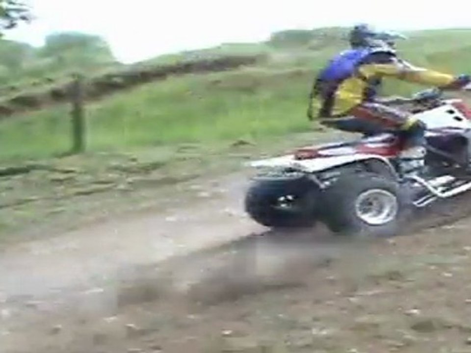 quads et moto cross à Gironcourt 05 2011 par Valerie Genin .B