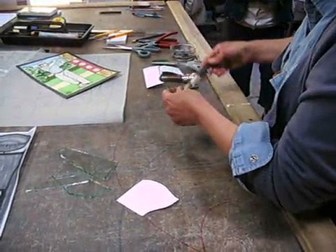 L'art du vitrail : la découpe du verre, par Nathalie Chesneau