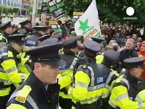 UK Queen makes historic visit to Irish Republic