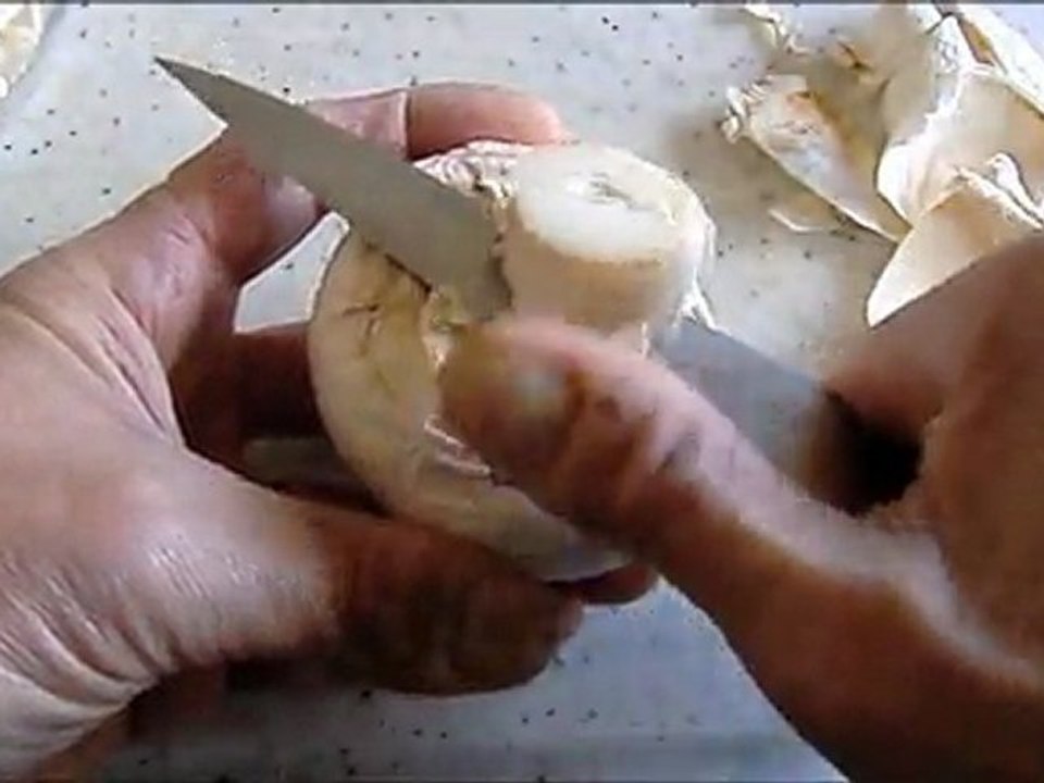 Eplucher des champignons