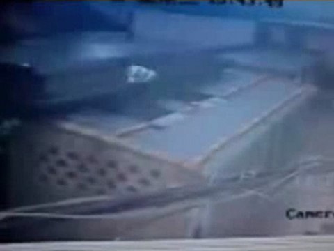 0314 - Régis monte sur un toit