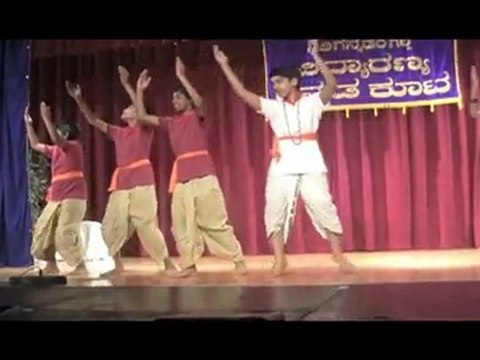 VIDYARANYA KANNADA KOOTA; YUGADI 2011: FOLK DANCE