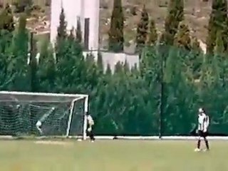 Kaleci yoktan var etmiş