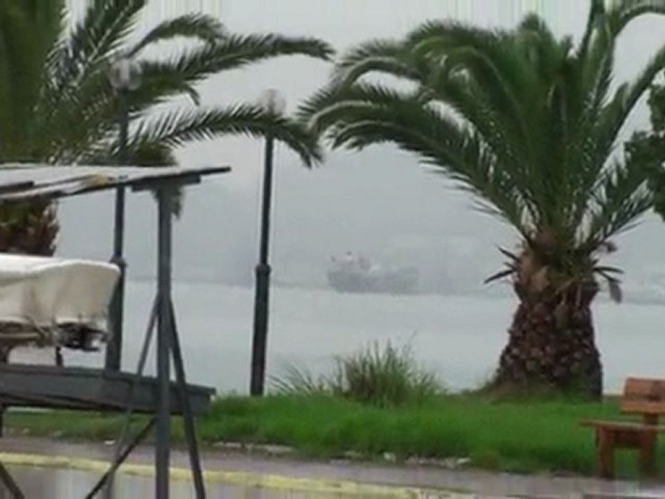 Βροχερό πρωινό στην Ελευσίνα