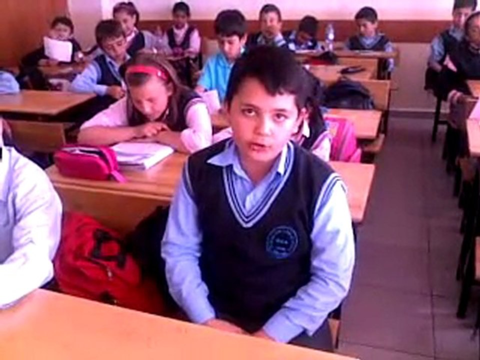 BİZİM NİYE AKILLI TAHTAMIZ YOK :))