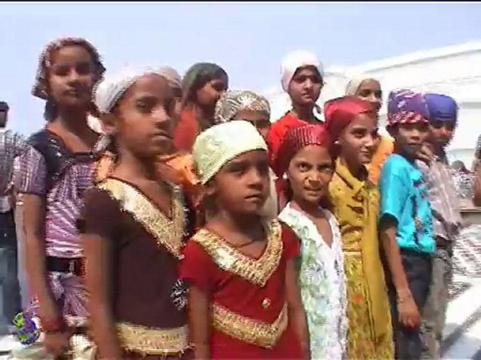 Le temple d'or à Amritsar (Inde du nord) HD