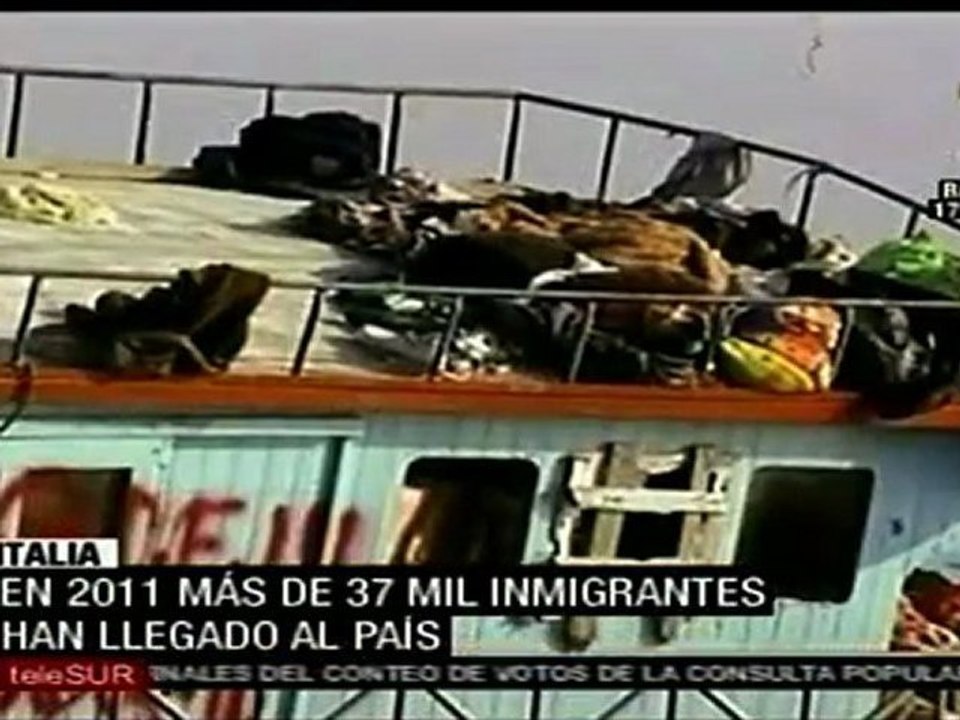 Refugiados Libios llegan a Italia en precarias embarcacióne
