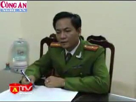 Nghiện cờ bạc, cướp taxi