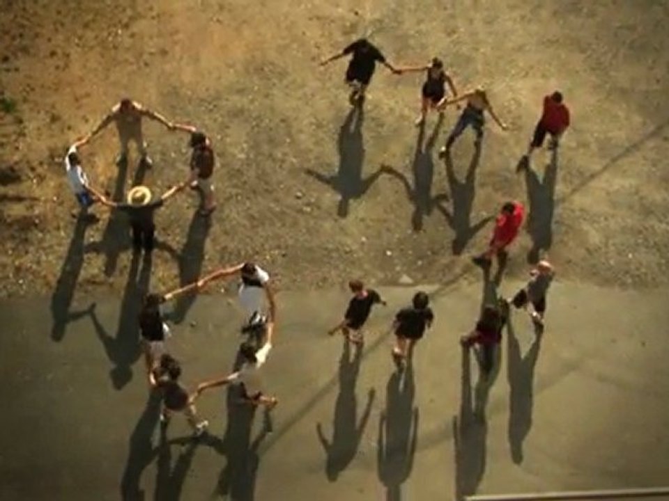 Parodie pub Macif : la solidarité est une force